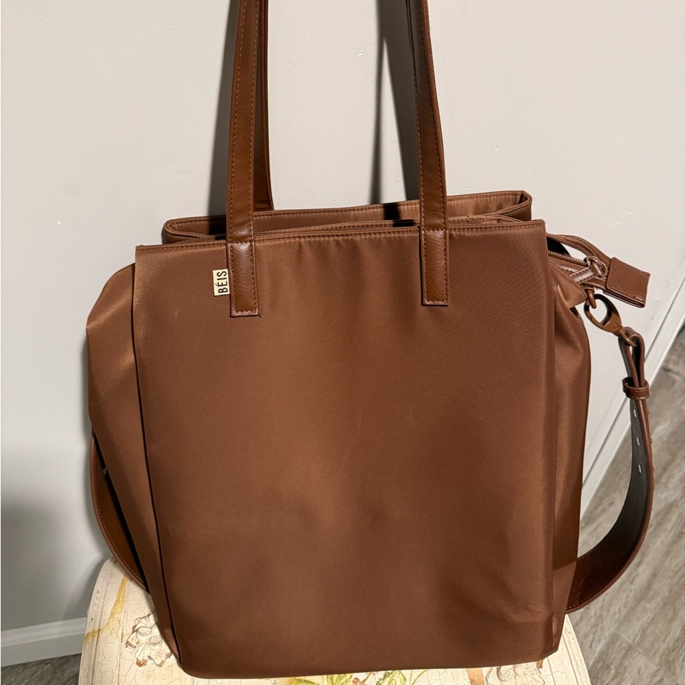 beis commuter tote in maple